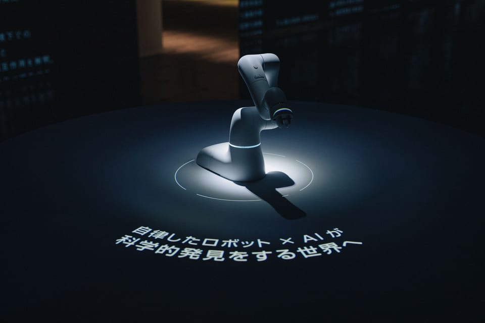 Robotic arm installation in the EFFECT exhibition at SHIMADZU Future Collaboratory
